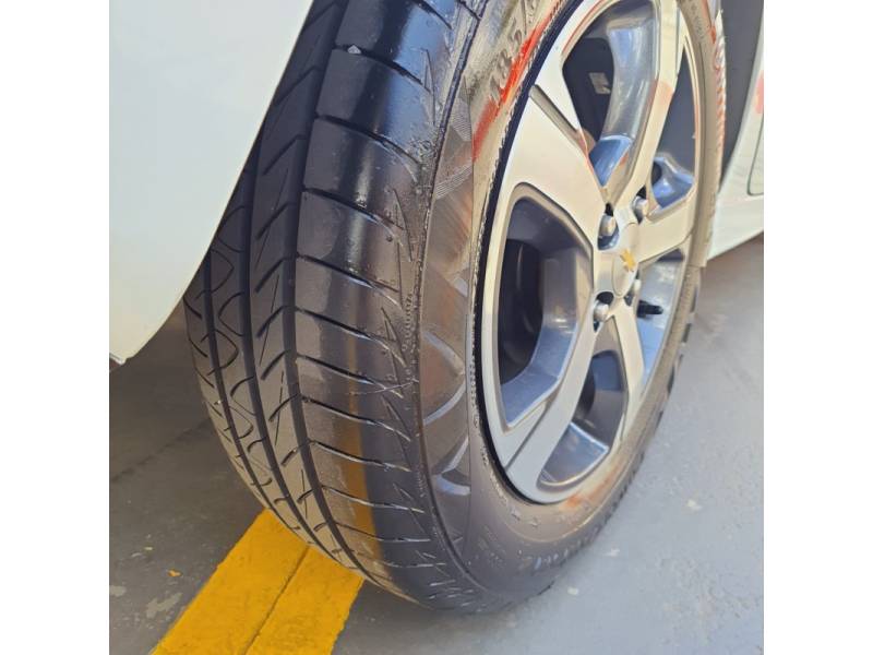 CHEVROLET - ONIX - 2018/2019 - Branca - Sob Consulta