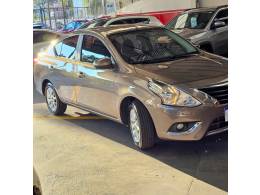 NISSAN - VERSA - 2020/2020 - Dourada - Sob Consulta