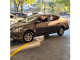 NISSAN - VERSA - 2020/2020 - Dourada - Sob Consulta