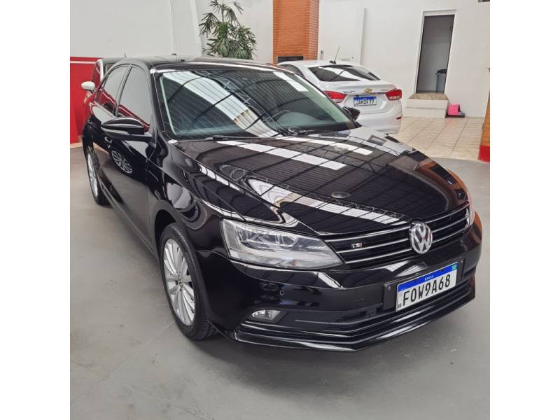 VOLKSWAGEN - JETTA - 2016/2016 - Preta - Sob Consulta