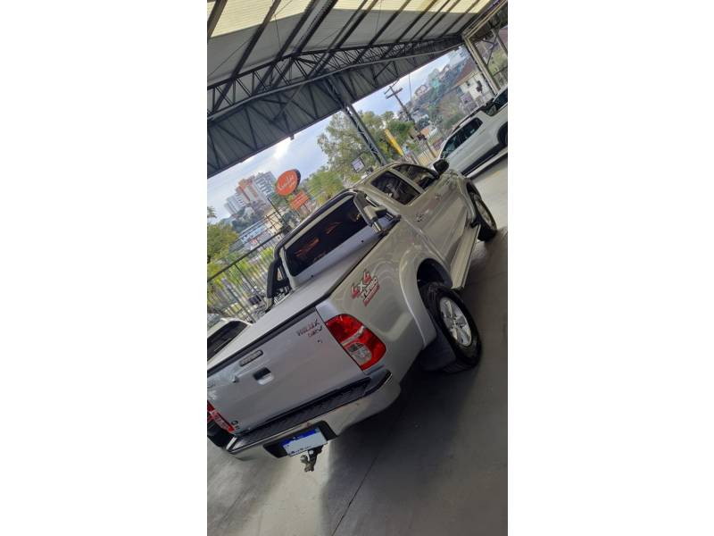 TOYOTA - HILUX - 2013/2013 - Prata - Sob Consulta