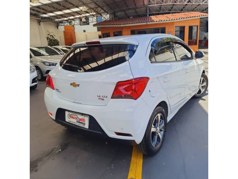 CHEVROLET - ONIX - 2018/2019 - Branca - Sob Consulta