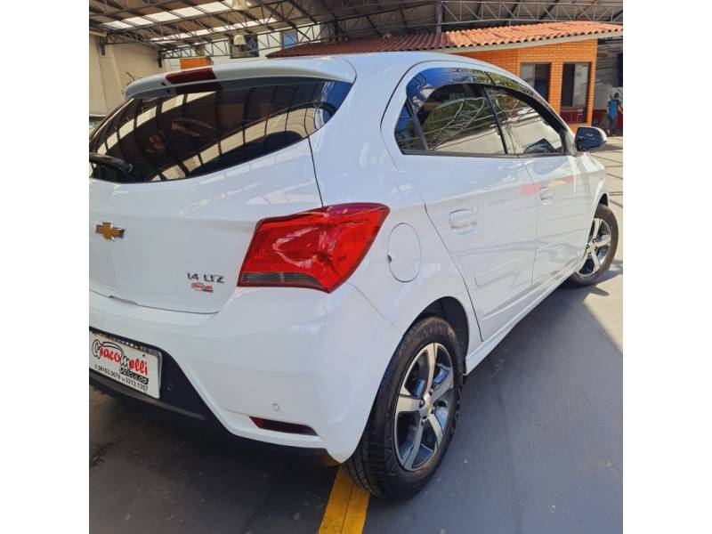 CHEVROLET - ONIX - 2018/2019 - Branca - Sob Consulta