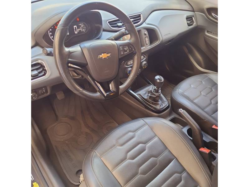 CHEVROLET - ONIX - 2018/2019 - Branca - Sob Consulta