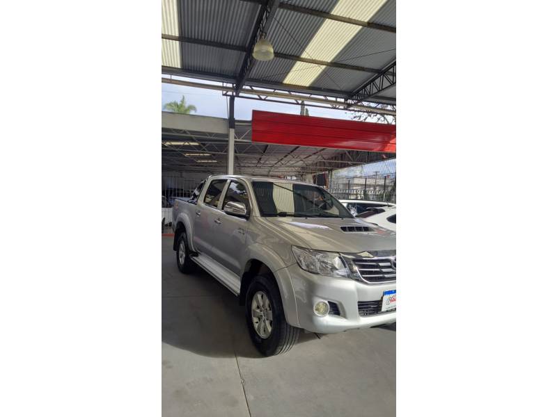 TOYOTA - HILUX - 2013/2013 - Prata - Sob Consulta