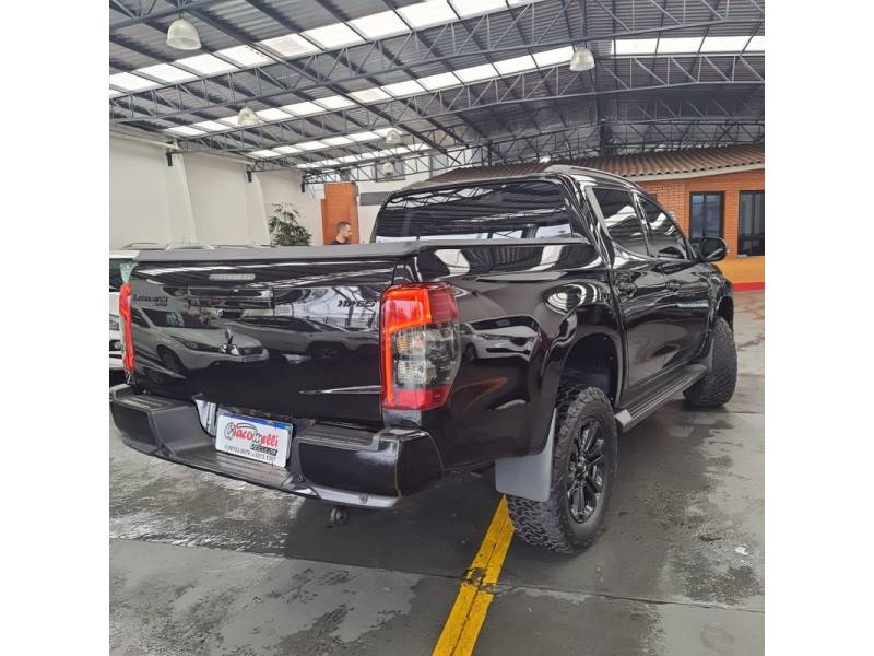 MITSUBISHI - L200 - 2022/2022 - Preta - Sob Consulta