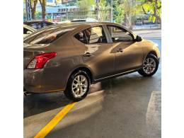 NISSAN - VERSA - 2020/2020 - Dourada - Sob Consulta