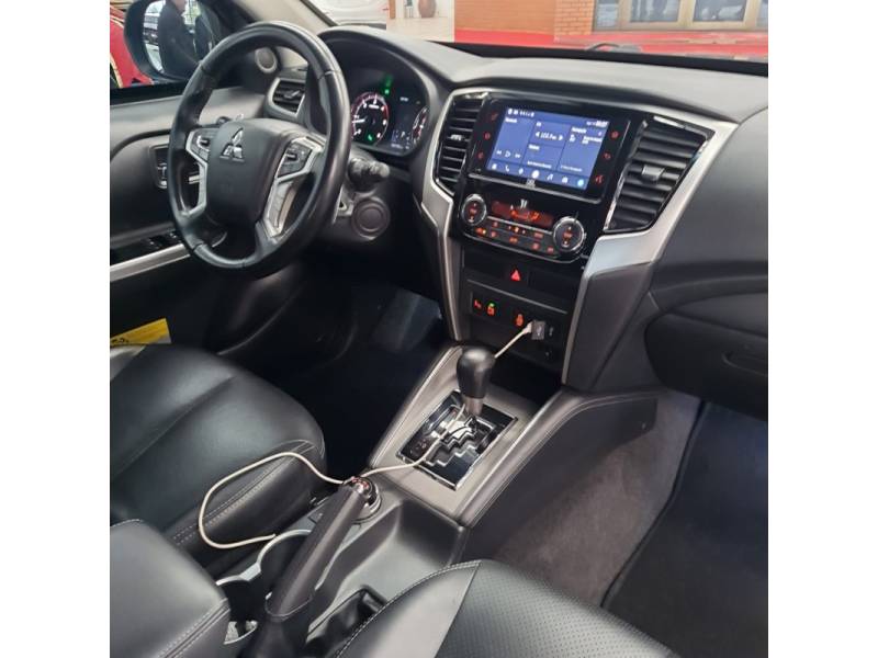 MITSUBISHI - L200 - 2022/2022 - Preta - Sob Consulta