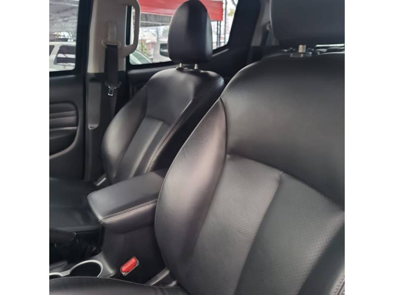 MITSUBISHI - L200 - 2022/2022 - Preta - Sob Consulta