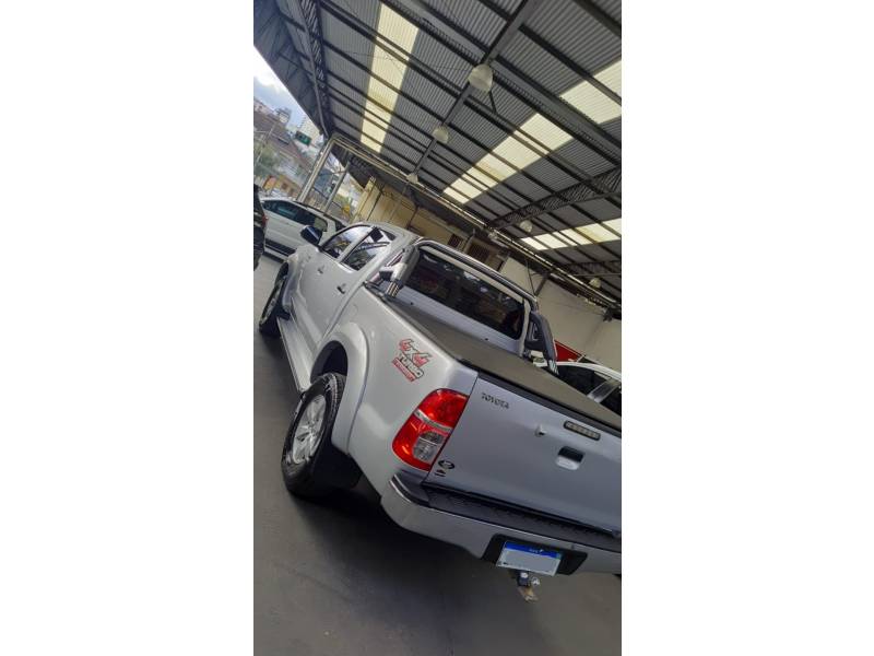 TOYOTA - HILUX - 2013/2013 - Prata - Sob Consulta