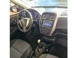 NISSAN - VERSA - 2020/2020 - Dourada - Sob Consulta