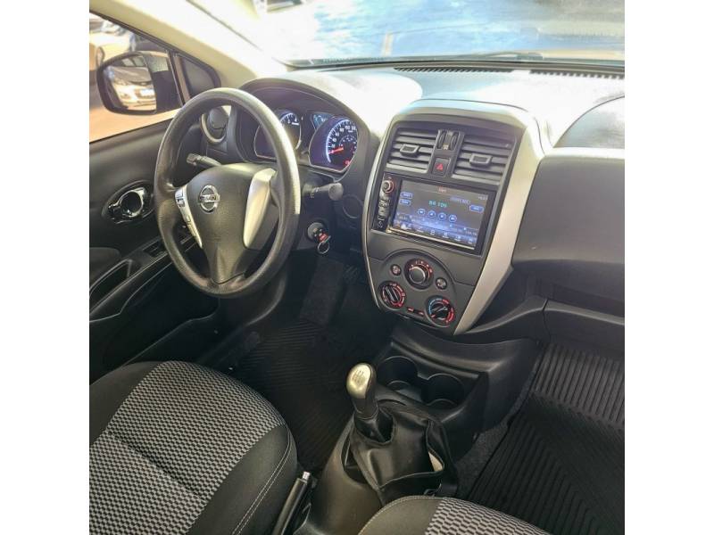 NISSAN - VERSA - 2020/2020 - Dourada - Sob Consulta