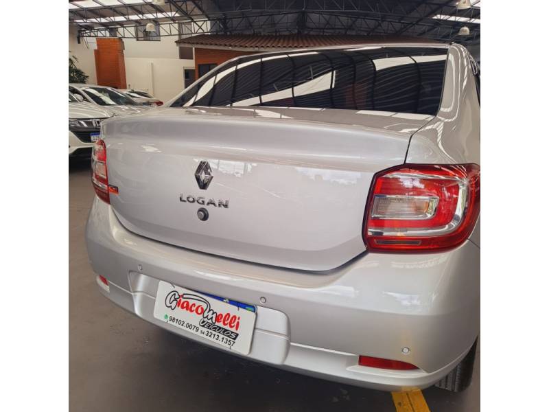 RENAULT - LOGAN - 2023/2023 - Prata - Sob Consulta